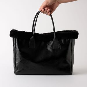 LAURA DI MAGGIO patent crinkled and Shearling hand bag Black color.